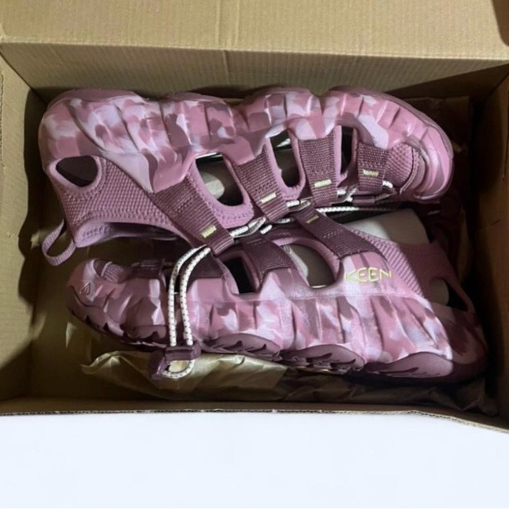 Keen Women's Shoes  in Pink and White
